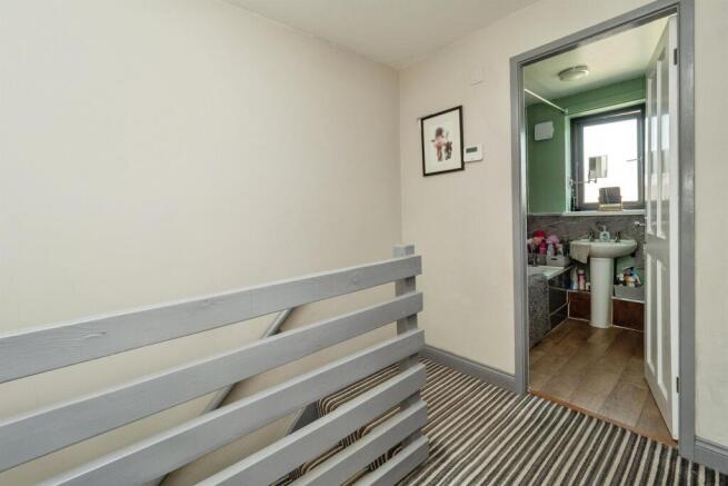 3 bed Terraced for sale Image 12