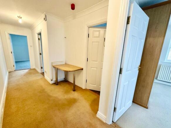 2 bed Flat to rent Image 5
