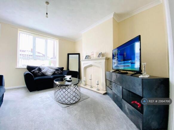 2 bed Terraced to rent Image 4