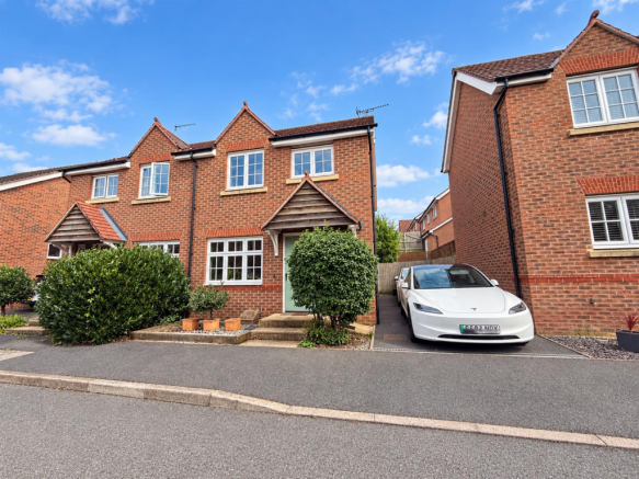 3-bed semi-detached on Newman Drive, Church Gresley, Swadlincote, £220,000