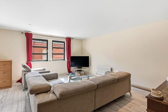 2 bed Flat for sale Image 6