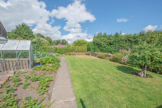 2 bed Semi-Detached for sale Image 11