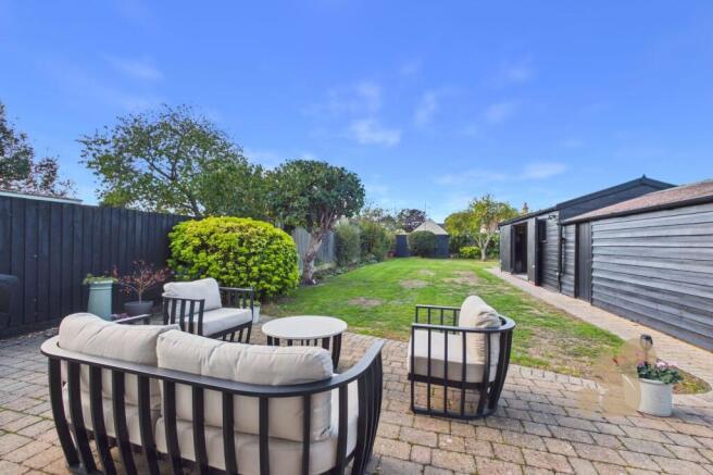 Suffolk Avenue, West Mersea, CO5 photo 3
