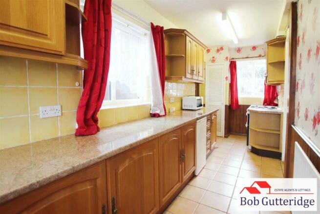 EXTENDED FITTED KITCHEN