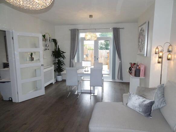 3 bed Semi-Detached to rent Image 5
