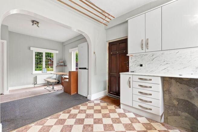 6 bed Detached for sale Image 5