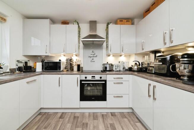 3 bed Semi-Detached for sale Image 4