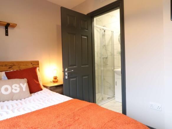 31 Bailey Road, Room 5 1.JPG