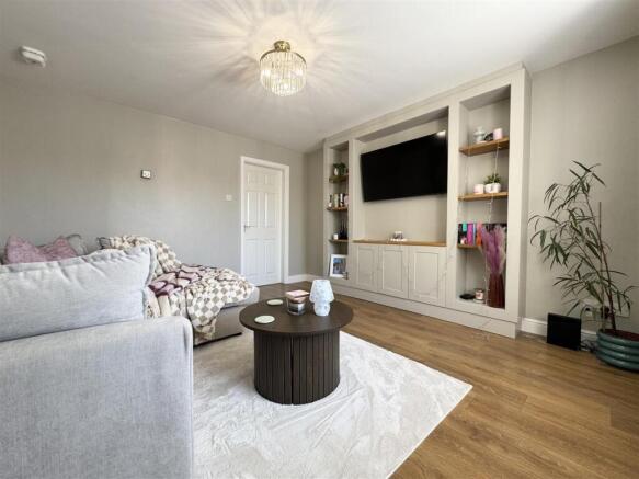 Stoneleigh Court, Shelley, Huddersfield, HD8 8LQ photo 4