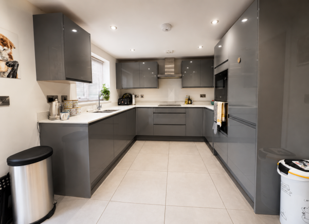 4 bed Semi-Detached for sale Image 5