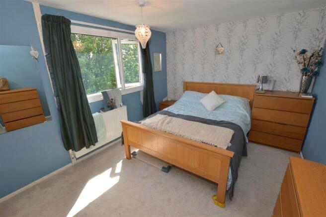 3 bed Semi-Detached for sale Image 6