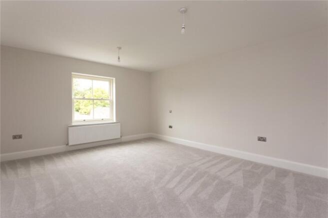 5 bed Detached for sale Image 10