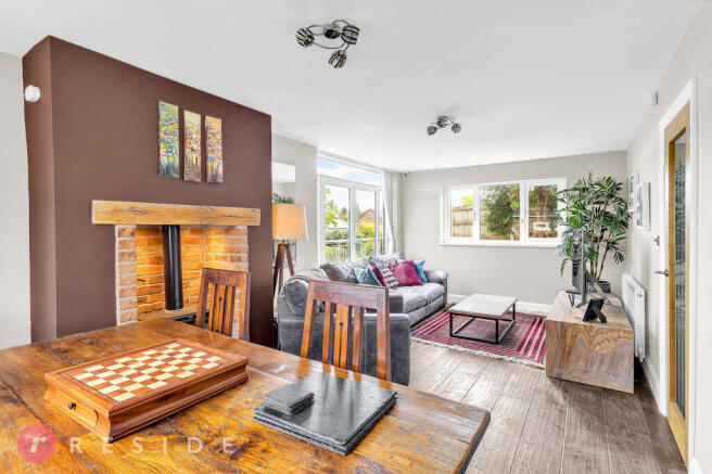 Lounge/Dining Area