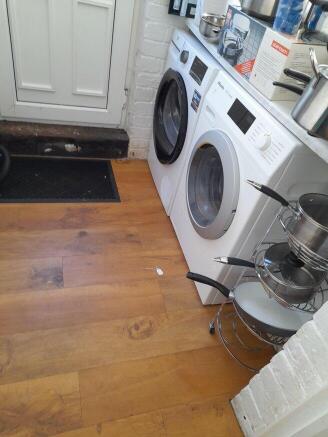 3 bed House Share to rent Image 4