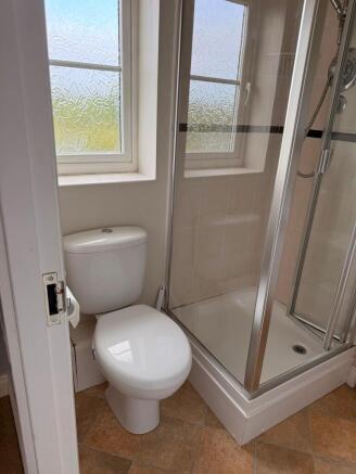 3 bed Semi-Detached to rent Image 5