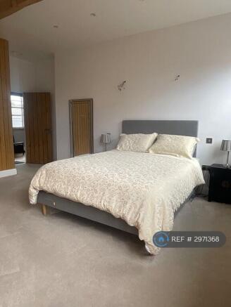 2 bed Penthouse to rent Image 6