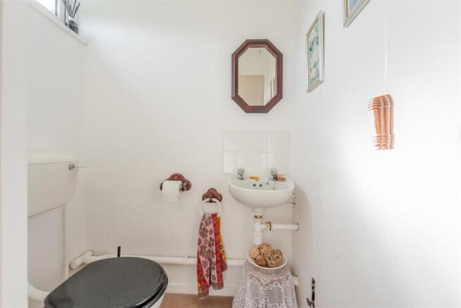 A charming four bedroom family home backing onto open playing fields in Yatton photo 4