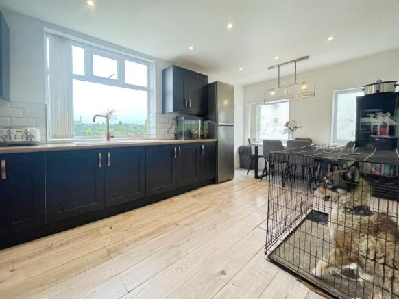 3 bed Semi-Detached for sale Image 6