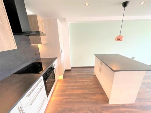 1 bed Apartment to rent Image 12