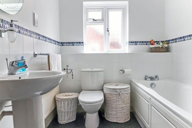 Bathroom..JPG