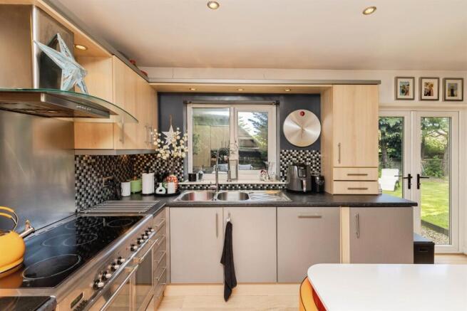 4 bed Detached for sale Image 4