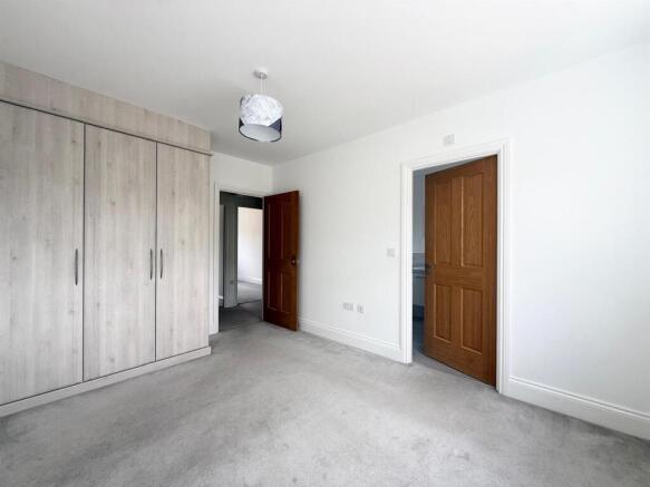 3 bed Detached to rent Image 5