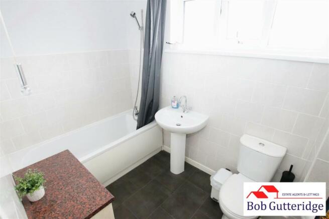 FIRST FLOOR BATHROOM
