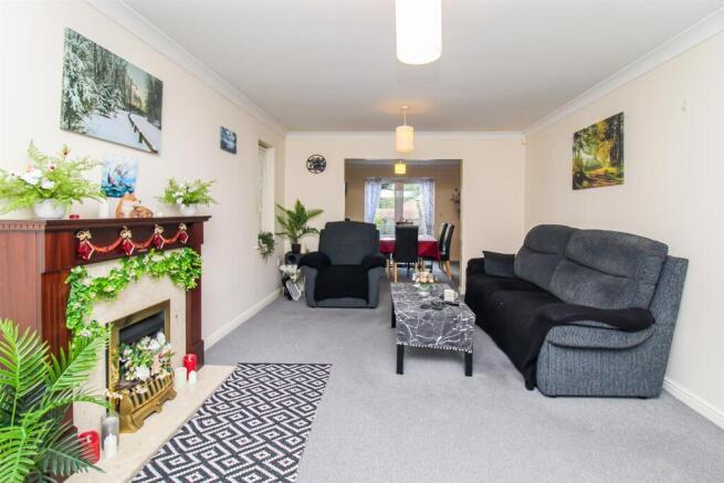 4 bed Detached for sale Image 5