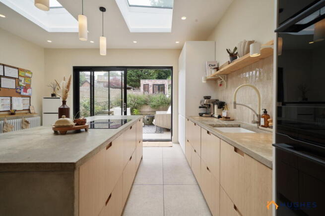 4 bed Semi-Detached for sale Image 6