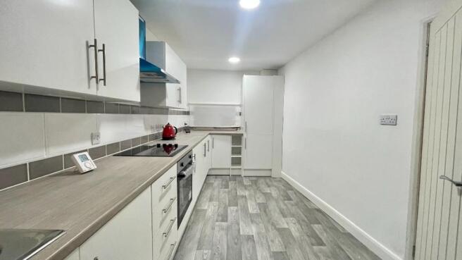 2 bed Terraced to rent Image 5