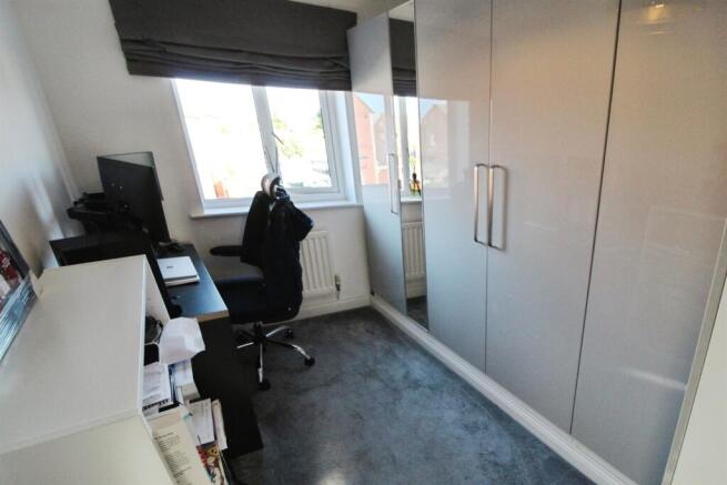 5 bed Detached for sale Image 12