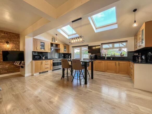 ENTERTAINMENT KITCHEN