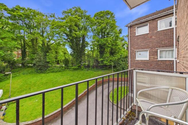 2 bed Flat to rent Image 8