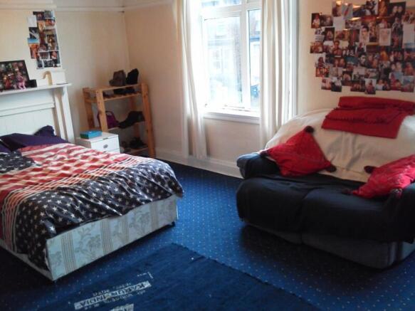 7 bed Semi-Detached to rent Image 4