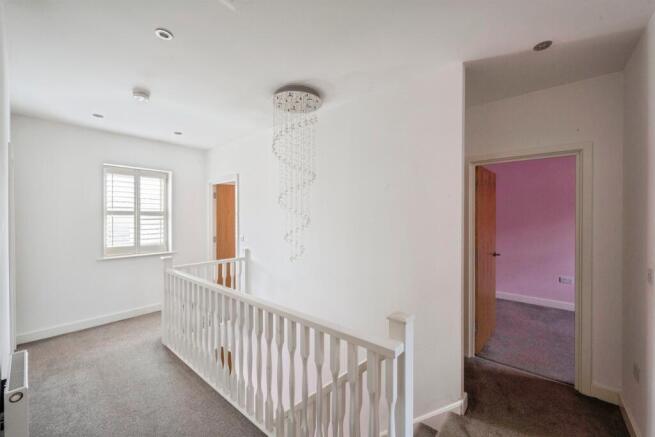 4 bed Detached for sale Image 9