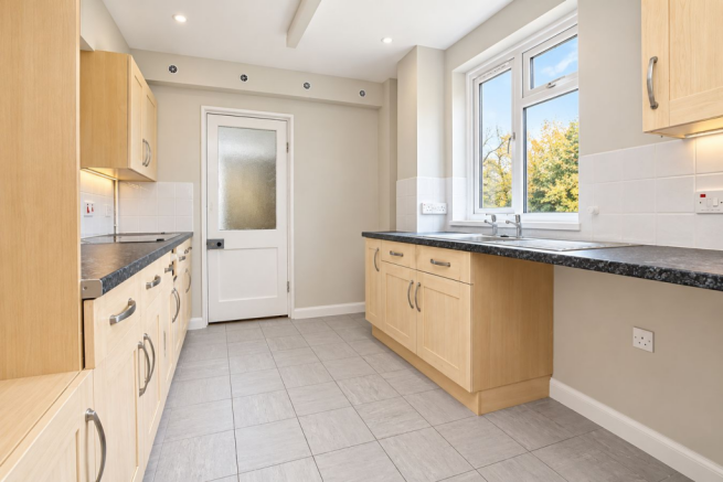 Bravington Close, Shepperton, TW17 photo 3