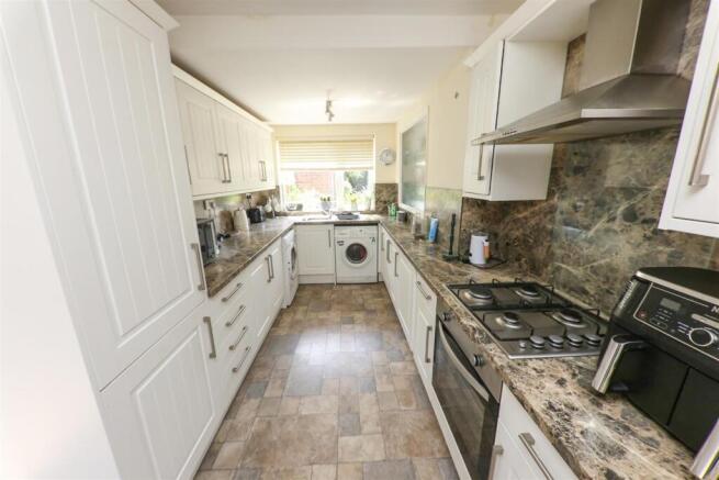 3 bed Semi-Detached for sale Image 4