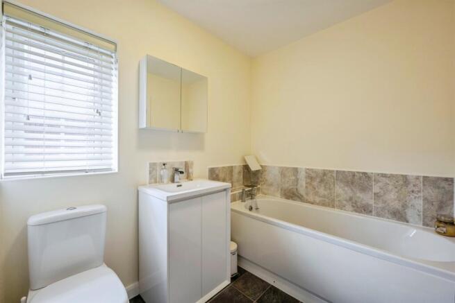 4 bed Detached for sale Image 10