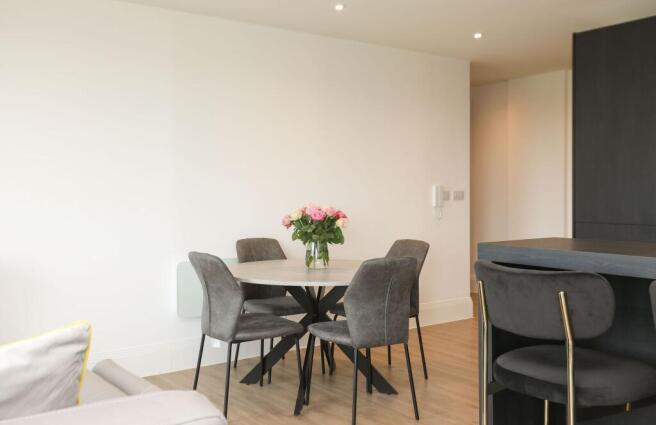 2 bed Apartment to rent Image 7