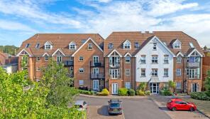 Flat 10, 66 70 Haverstock Place, Heath Park Road, Romford RM2 5XE