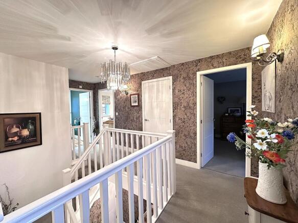 4 bed Detached for sale Image 9