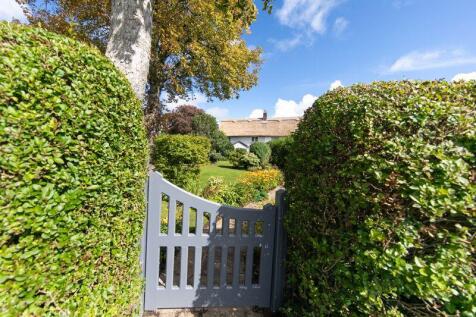 3 Manor Cottages, The Green, Wrea Green, Lancs PR4 2WW
