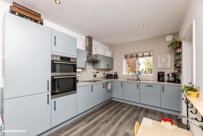 4 bed Detached for sale Image 8