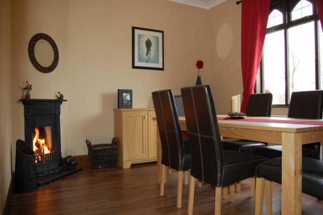 Dining/Bedroom 4