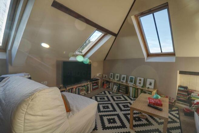 Bedroom 1 (Double)