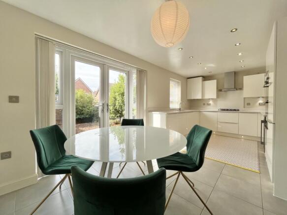 KITCHEN DINER