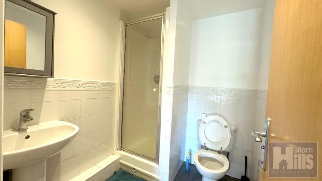 3 bed Apartment to rent Image 7