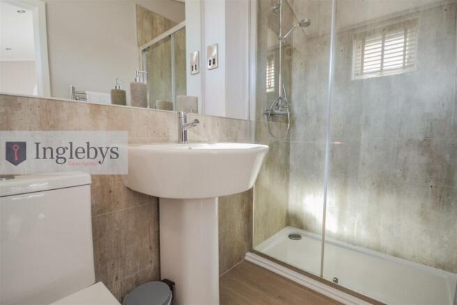 3 bed Park Home for sale Image 11