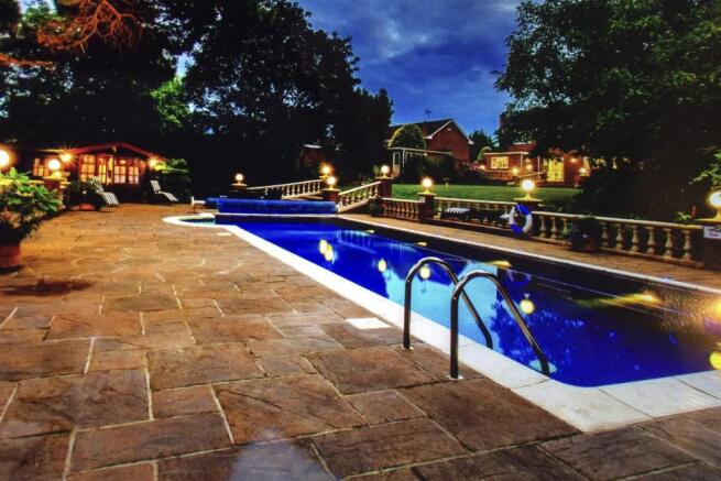SWIMMING POOL 2.jpg