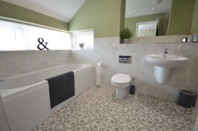M00007360 Bathroom 2